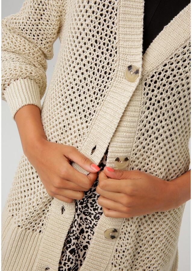 Aniston CASUAL Vest met trendy gaatjesbrei-patroon - Foto 3