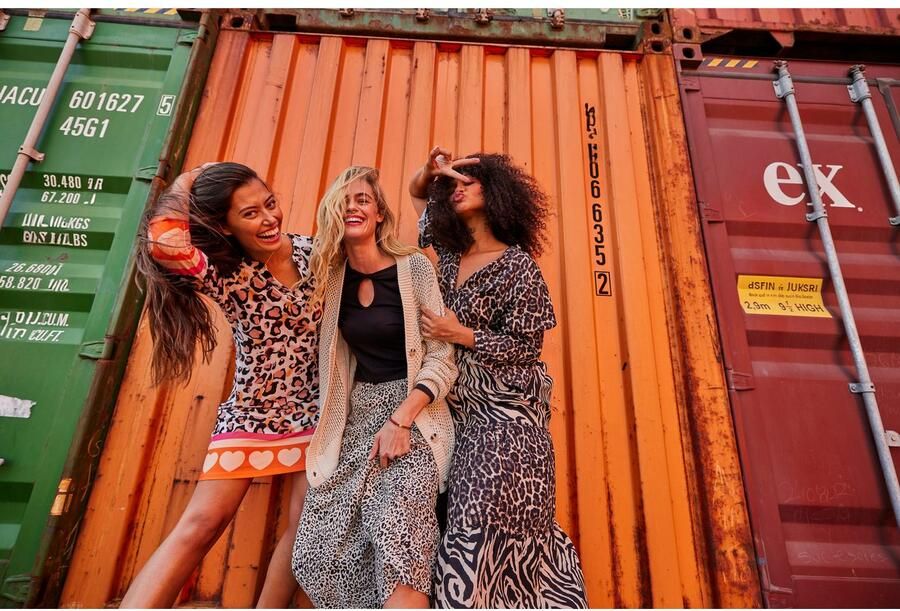 Aniston CASUAL Vest met trendy gaatjesbrei-patroon