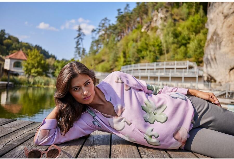 Aniston SELECTED Blouse zonder sluiting met expressieve en schilderachtige bloemenprint - Foto 8