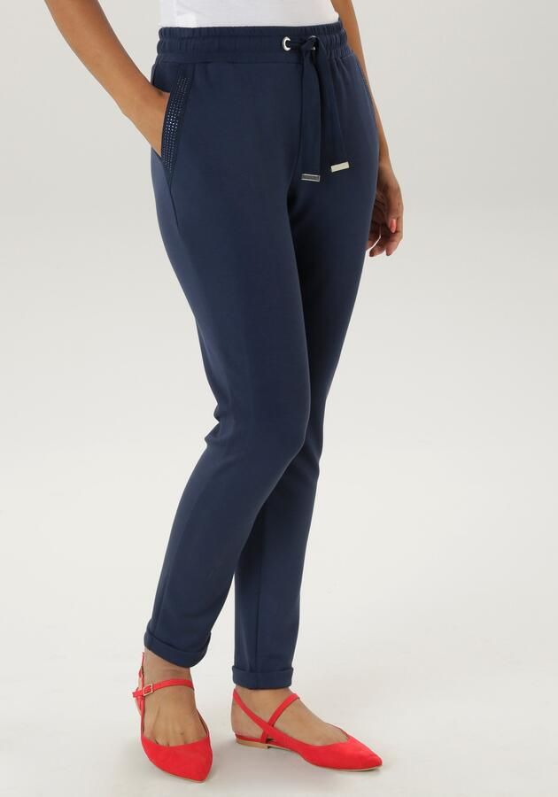 Aniston SELECTED Comfortbroek met glinsterende steentjes aan de ingreepzakken - Foto 7