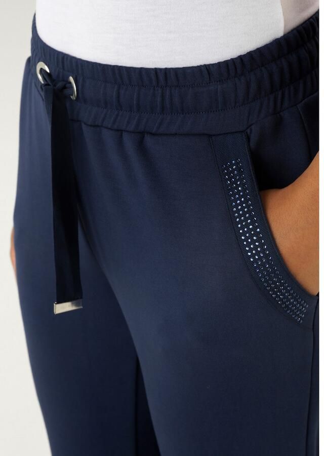 Aniston SELECTED Comfortbroek met glinsterende steentjes aan de ingreepzakken - Foto 2