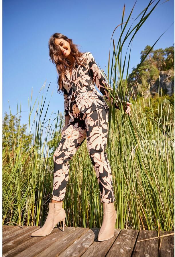 Aniston SELECTED Comfortbroek met grootvlak en abstract bloemenpatroon - Foto 7