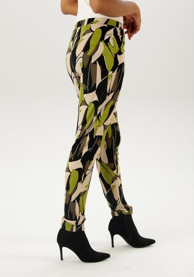 Aniston SELECTED Comfortbroek met trendy allover-print - Foto 3