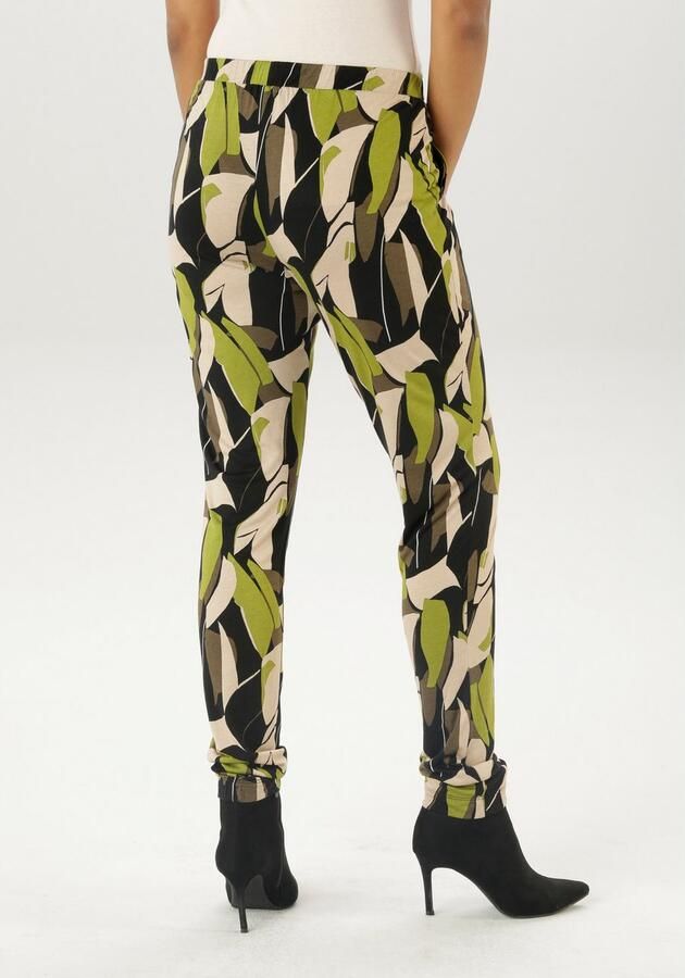 Aniston SELECTED Comfortbroek met trendy allover-print - Foto 4