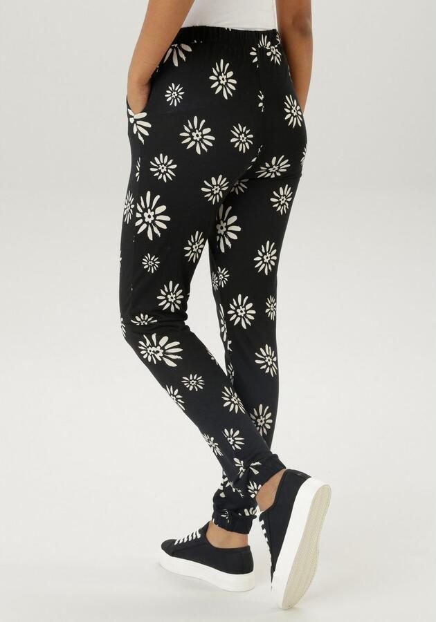 Aniston SELECTED Comfortbroek met trendy bloemenprint allover - Foto 4