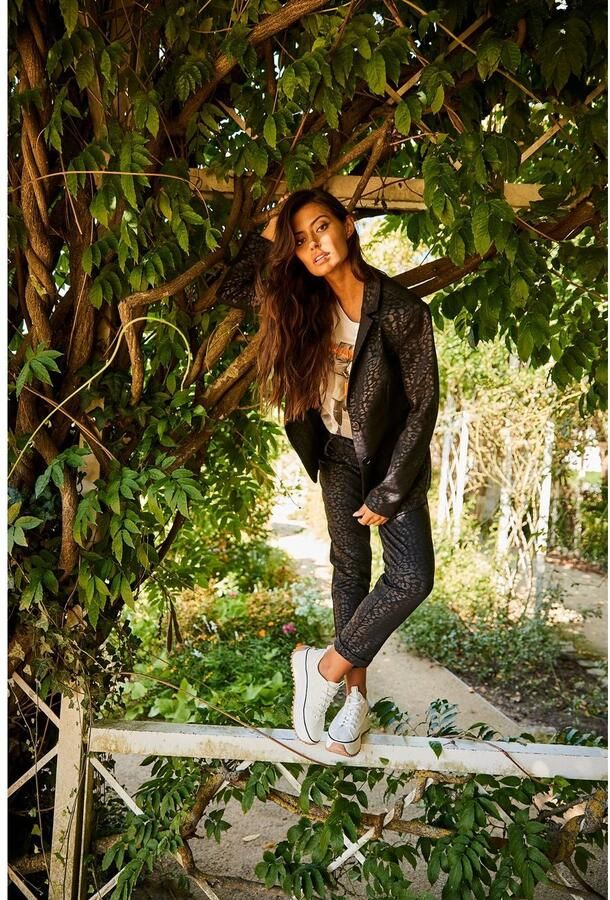 Aniston SELECTED Comfortbroek met licht glanzend dierenprint