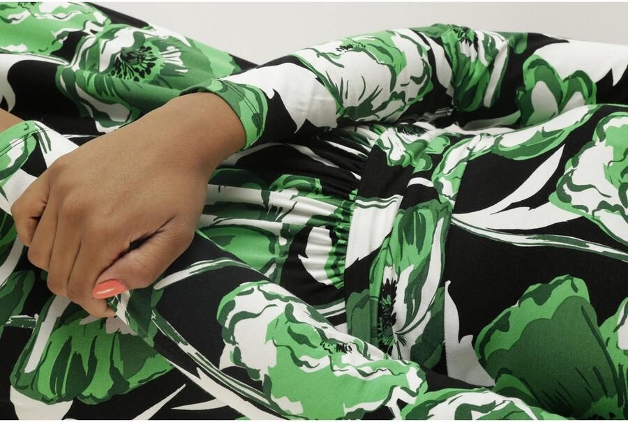 Aniston SELECTED Jerseyjurk met bloemige print en gerimpelde tailleband - Foto 2