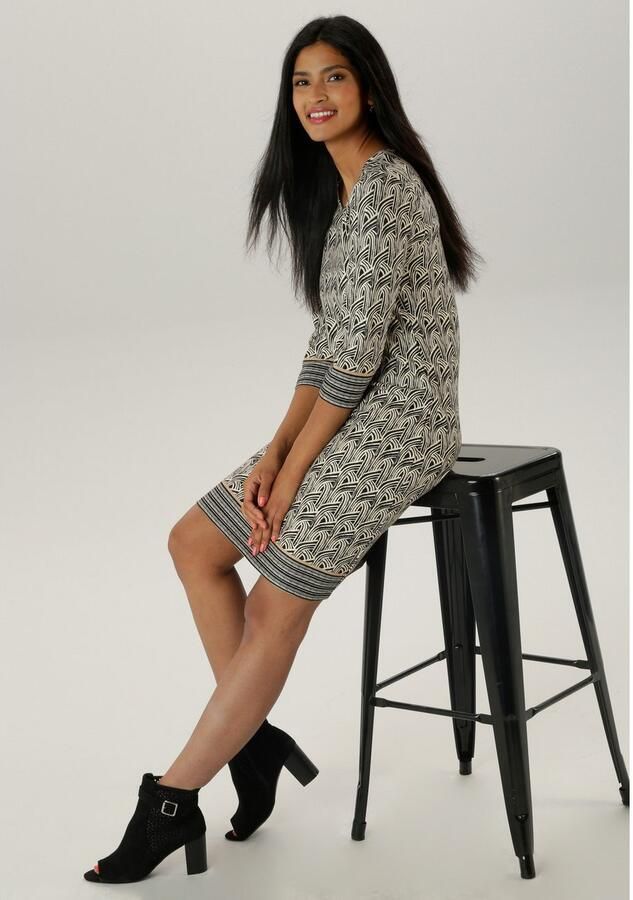 Aniston SELECTED Jerseyjurk met decoratieve cut-out bij de ronde hals - Foto 3