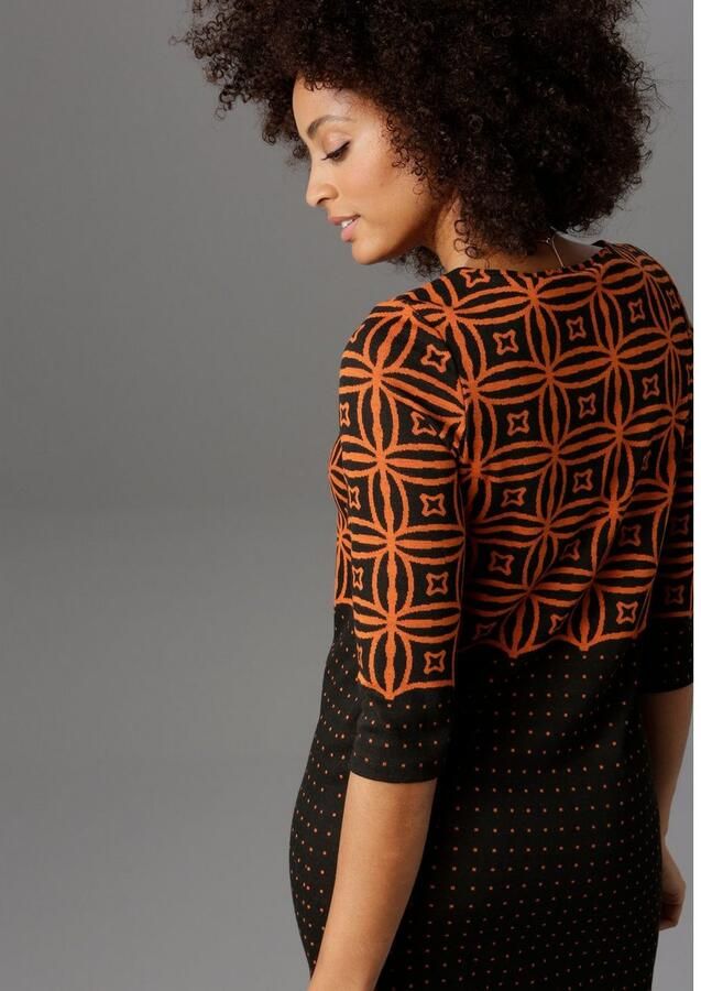 Aniston SELECTED Jerseyjurk met modern motief- en stippendesign