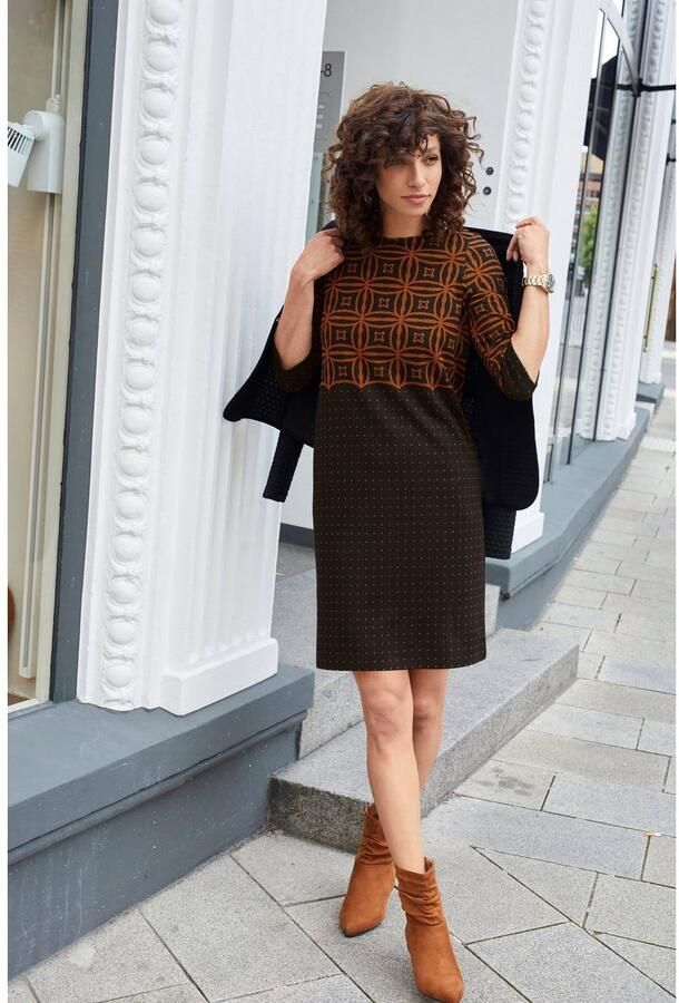 Aniston SELECTED Jerseyjurk met modern motief- en stippendesign - Foto 5