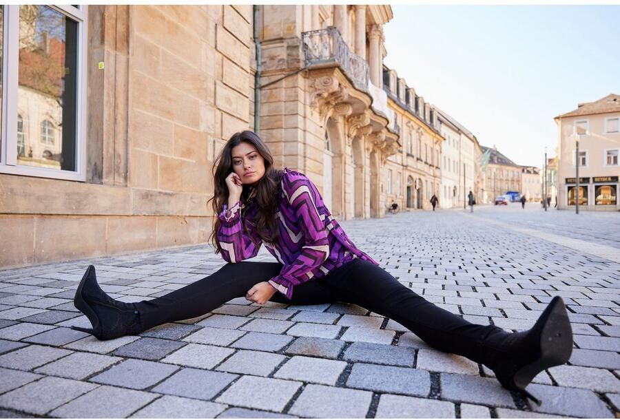 Aniston SELECTED Blouse met carmenhals met ruches bij de hals - Foto 7