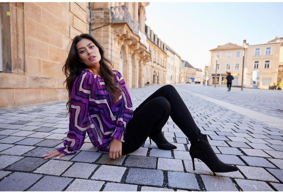 Aniston SELECTED Blouse met carmenhals met ruches bij de hals - Foto 8