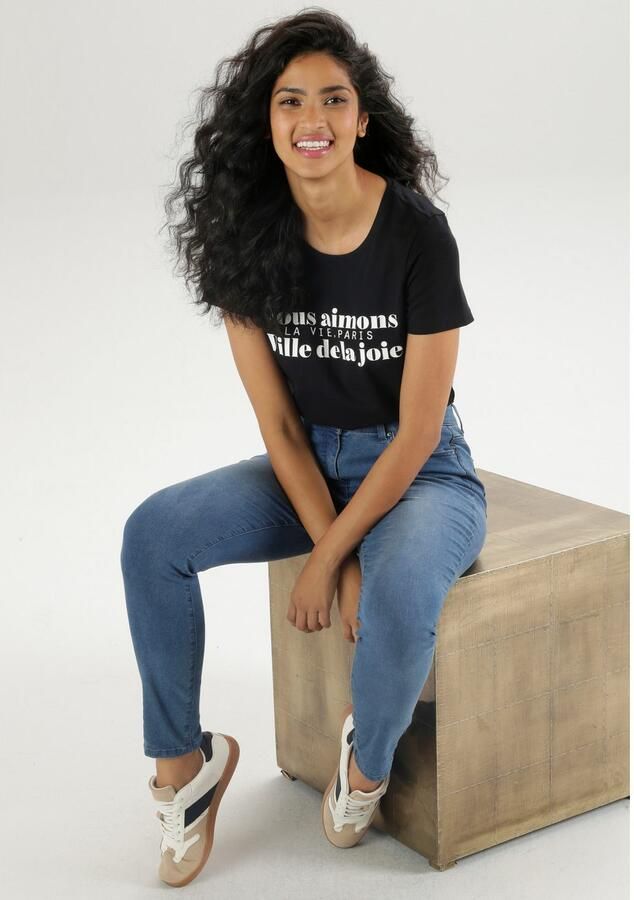 Aniston SELECTED T-shirt in tijdloos zwart-wit - Foto 4