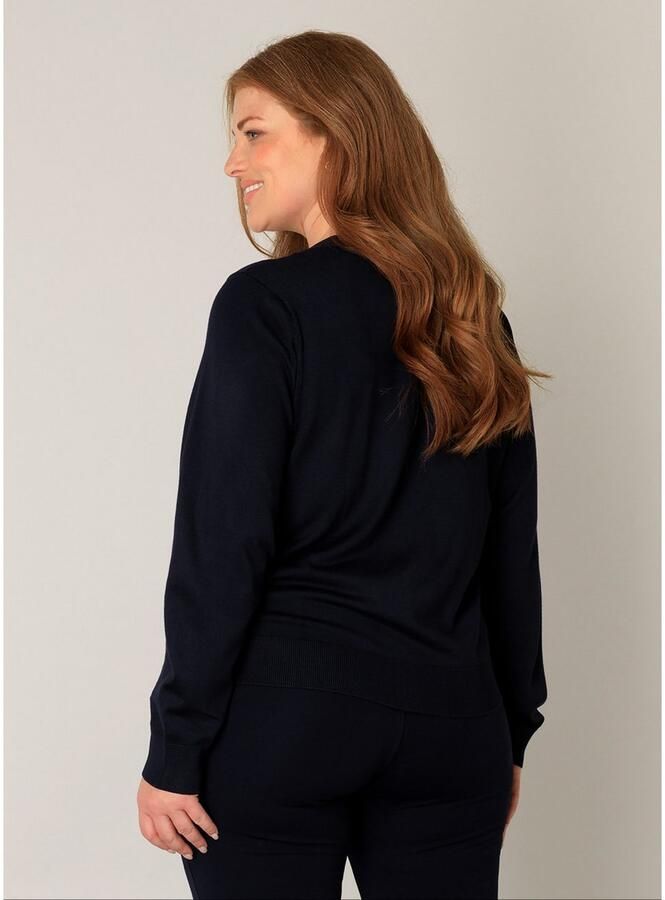 Base Level Curvy Cardigan BAS-YVONNE met v-hals en knoopsluiting - Foto 4