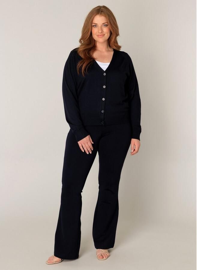 Base Level Curvy Cardigan BAS-YVONNE met v-hals en knoopsluiting - Foto 7