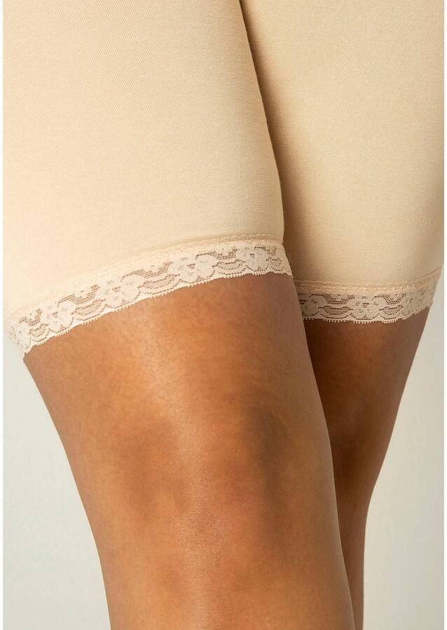 Base Level Curvy Fietsbroekje AVA met kanten randje - Foto 7