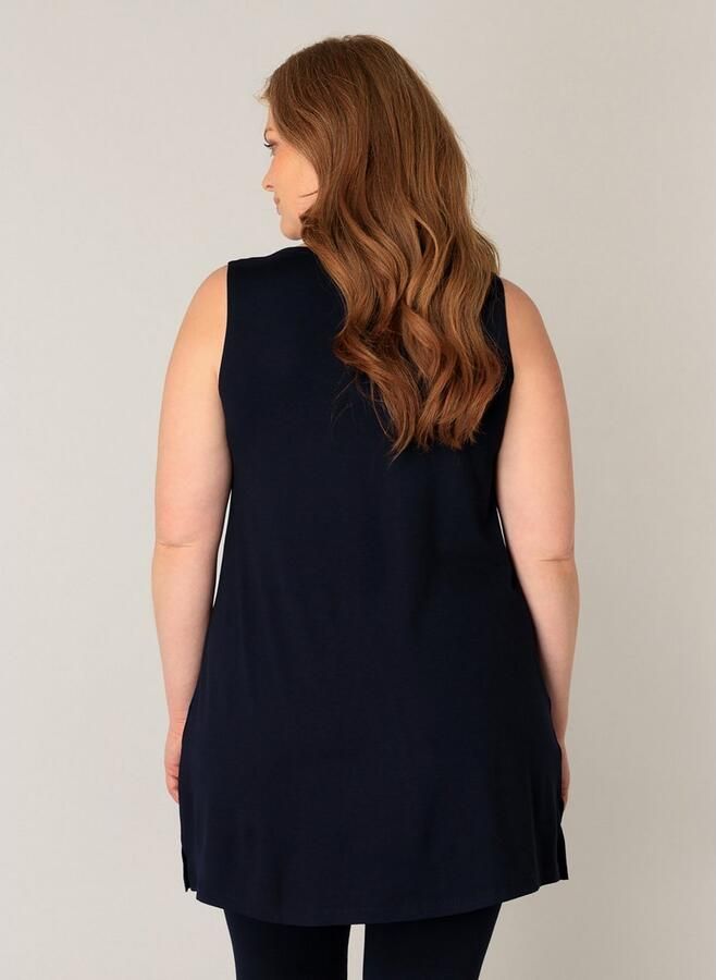 Base Level Curvy Lang shirt Abbigale mouwloos aan de zijkanten gesplitst - Foto 5