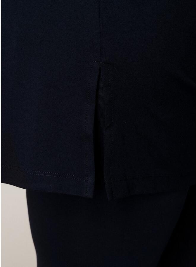 Base Level Curvy Lang shirt Abbigale mouwloos aan de zijkanten gesplitst - Foto 3