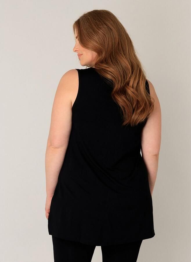 Base Level Curvy Lang shirt Abbigale mouwloos aan de zijkanten gesplitst - Foto 6