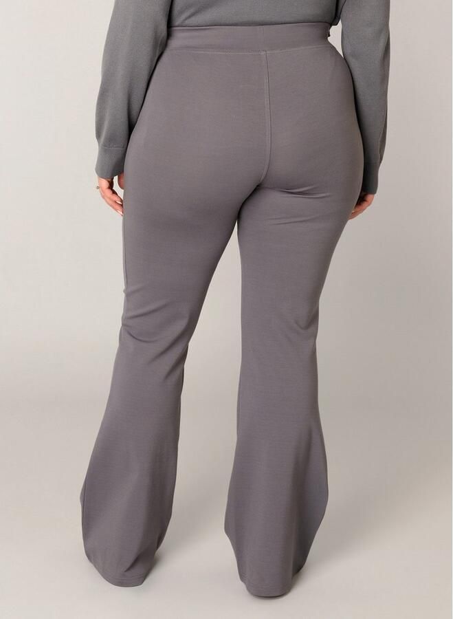 Base Level Curvy flared regular waist flared broek grijs