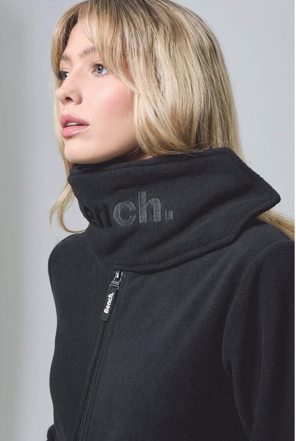 Bench. Fleecejack FUNNEL