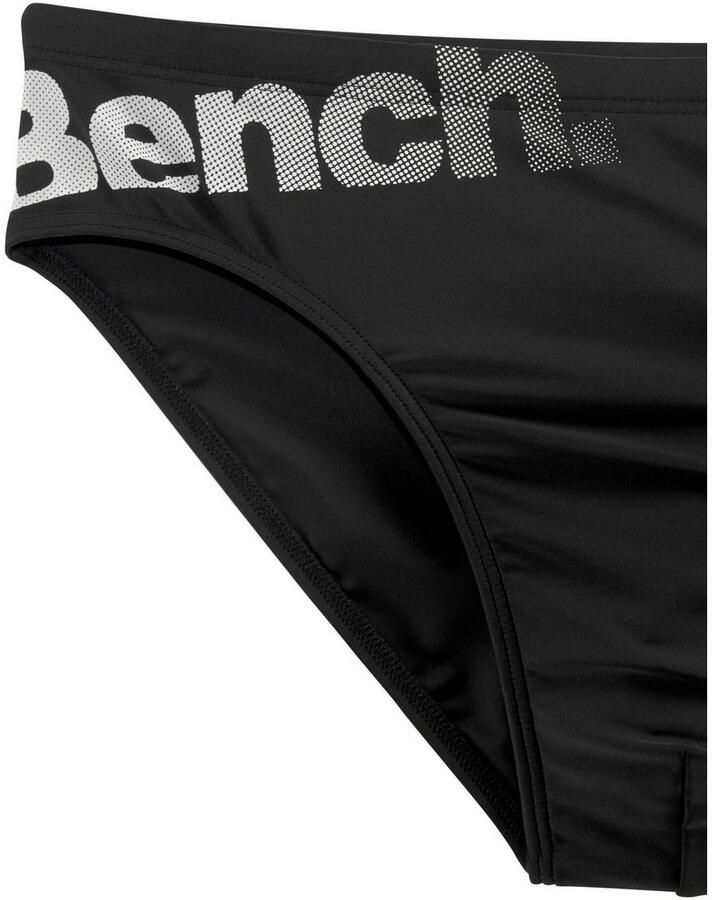 Bench. Zwembroek met bench-opschrift