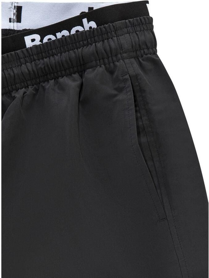 Bench. Zwembroek met modern logo-band