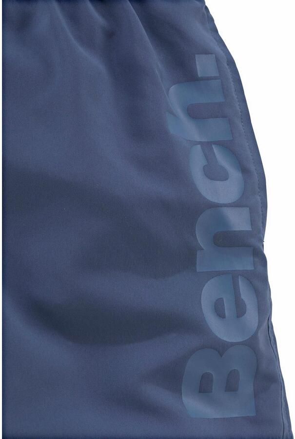 Bench. Zwemshort met logo-opschrift opzij - Foto 2