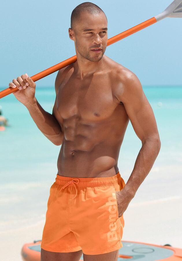 Bench. Zwemshort met logo-opschrift opzij - Foto 5