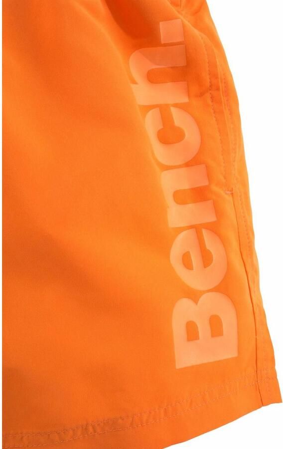 Bench. Zwemshort met logo-opschrift opzij - Foto 4