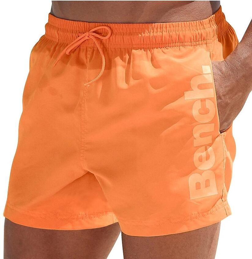 Bench. Zwemshort met logo-opschrift opzij