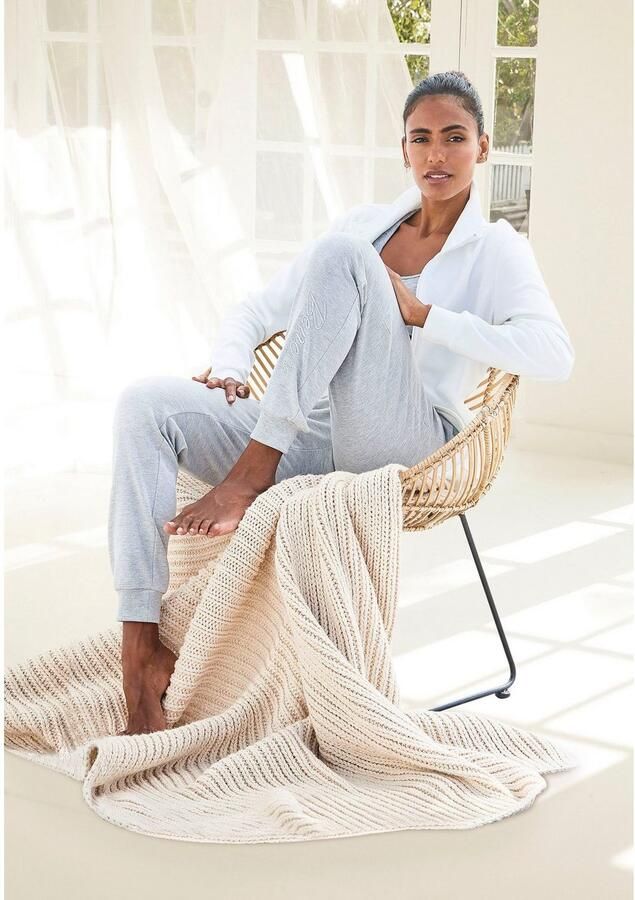 Bench. Loungewear Sweatvest met glanzende logo-borduurwerk op de staande kraag loungepak