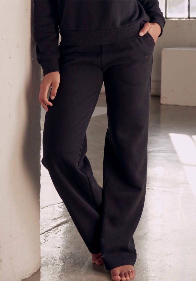 Bench. Loungewear Sweatpants -wijde loungebroek