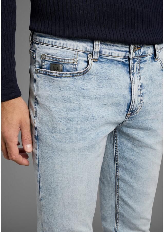 Bruno Banani Straight jeans Hutch rechte broekspijpen gedeeltelijk met modieuze destroyed-effecten