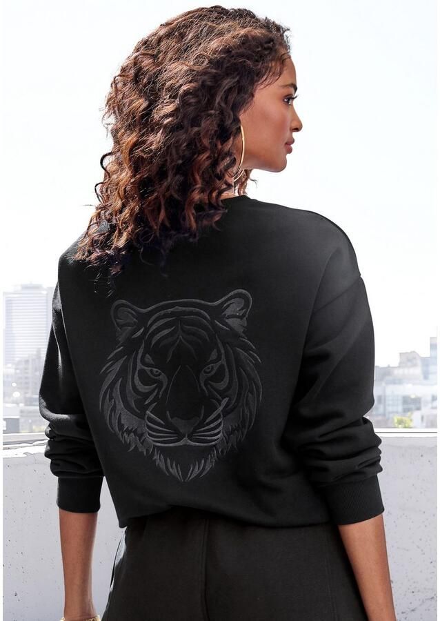 Buffalo Sweater met geweldig borduurwerk op de achterkant