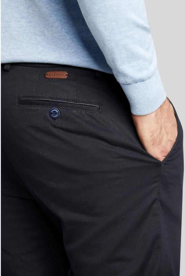 Bugatti Regular fit broek met knoop- en ritssluiting - Foto 2