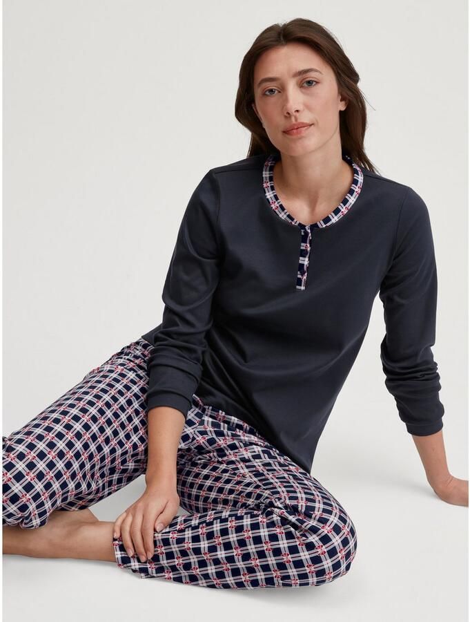 CALIDA Pyjama Family & Friends Knoopsluiting puur katoen lange mouw serafino-halslijn zacht (2-delig)