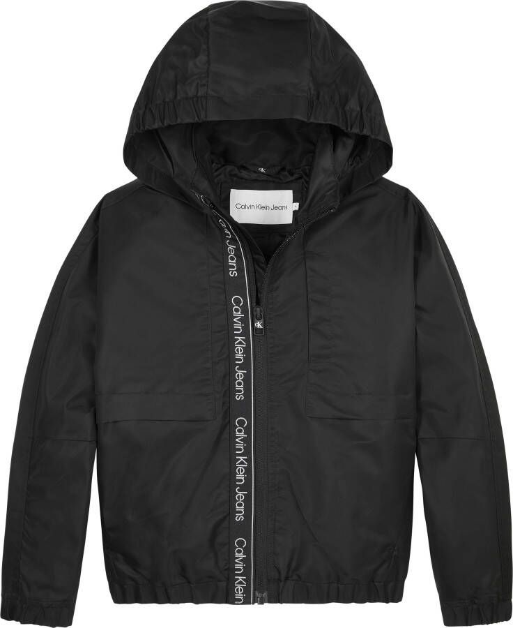 Calvin Klein zomerjas met logo zwart Jongens Gerecycled polyamide (duurzaam) Capuchon 176