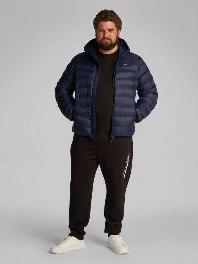 Calvin Klein Gewatteerde jas BT_QUILTED LW HOODED JACKET in grote maten met logoprint - Foto 3