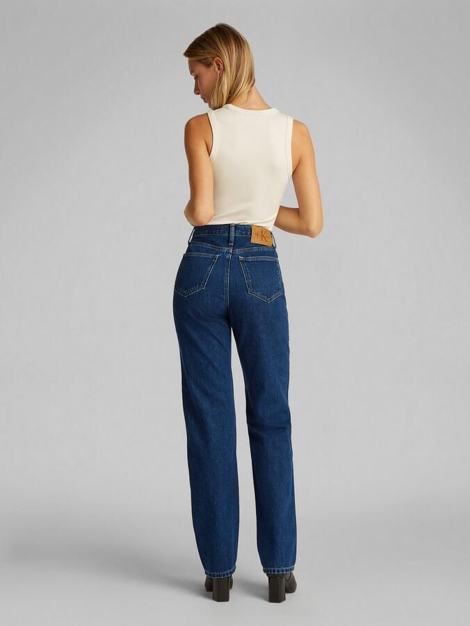 Calvin Klein Mom jeans HIGH RISE STRAIGHT lichte stone wash-look met muntzakje - Foto 3