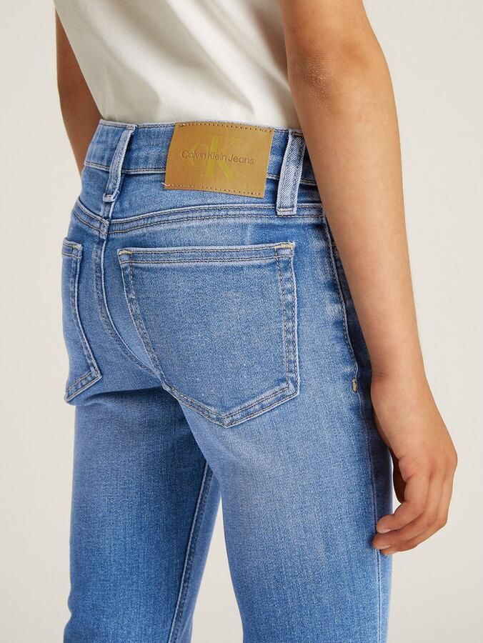 Calvin Klein Skinny fit jeans MR SKINNY ESS WASHED BLUE DENIM voor kinderen tot 16 jaar met logopatch - Foto 2