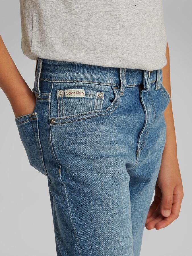 Calvin Klein Straight jeans ESS. WASHED BLUE DAD voor kinderen tot 16 jaar met leren patch - Foto 6
