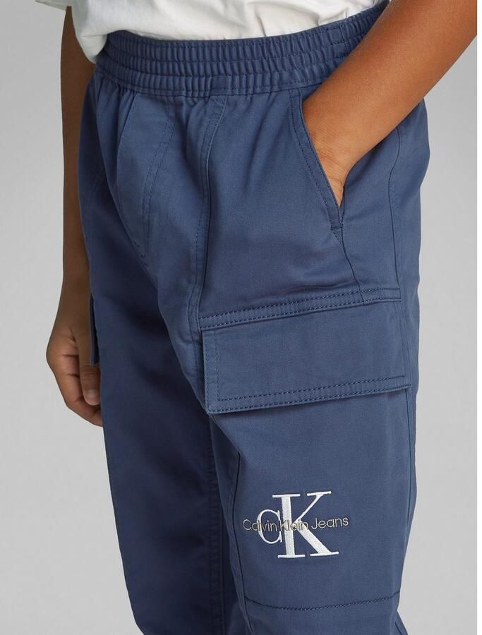 Calvin Klein Sweatbroek ESSENTIAL WOVEN CARGO PANTS voor kinderen tot 16 jaar met logo-print