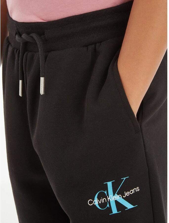 Calvin Klein Sweatbroek MONOGRAM LOGO SWEATPANTS voor kinderen tot 16 jaar - Foto 2