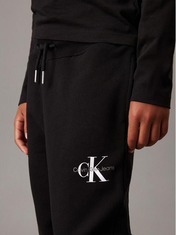 Calvin Klein Sweatbroek MONOGRAM LOGO SWEATPANTS voor kinderen tot 16 jaar - Foto 8