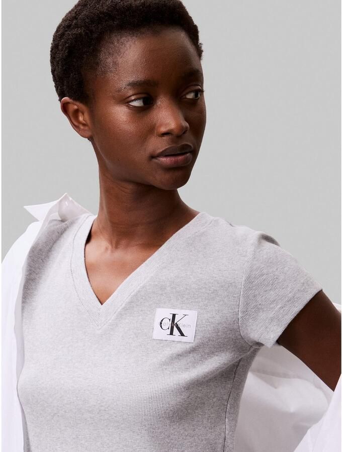 Calvin Klein T-shirt A- SS WOVEN LABEL RIB VNECK TEE