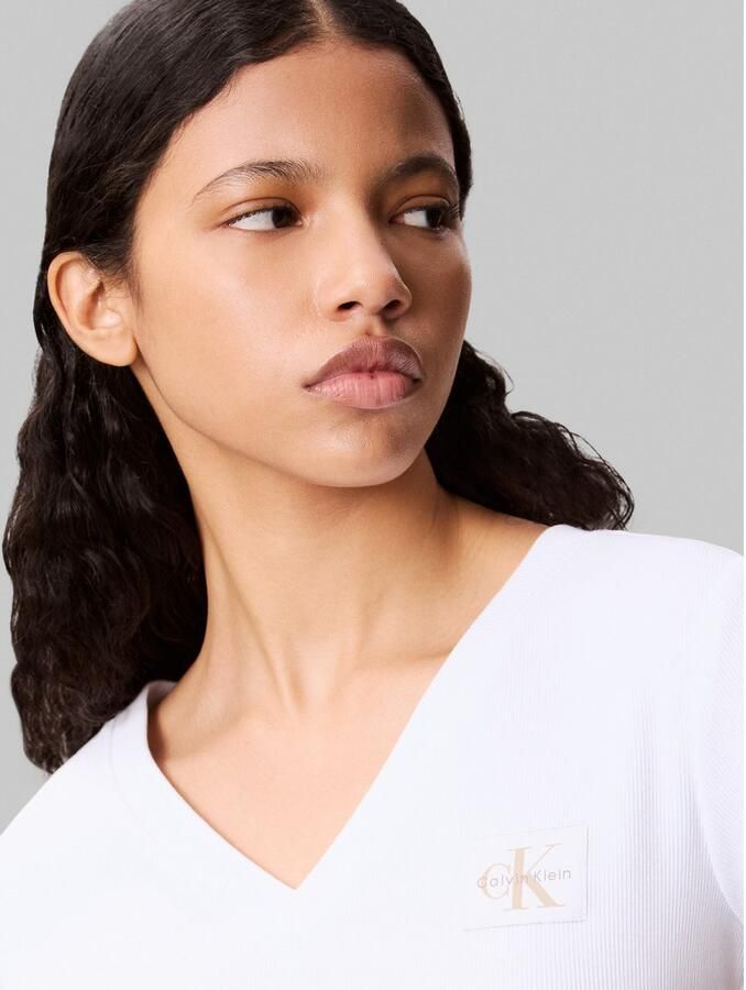 Calvin Klein T-shirt A- SS WOVEN LABEL RIB VNECK TEE