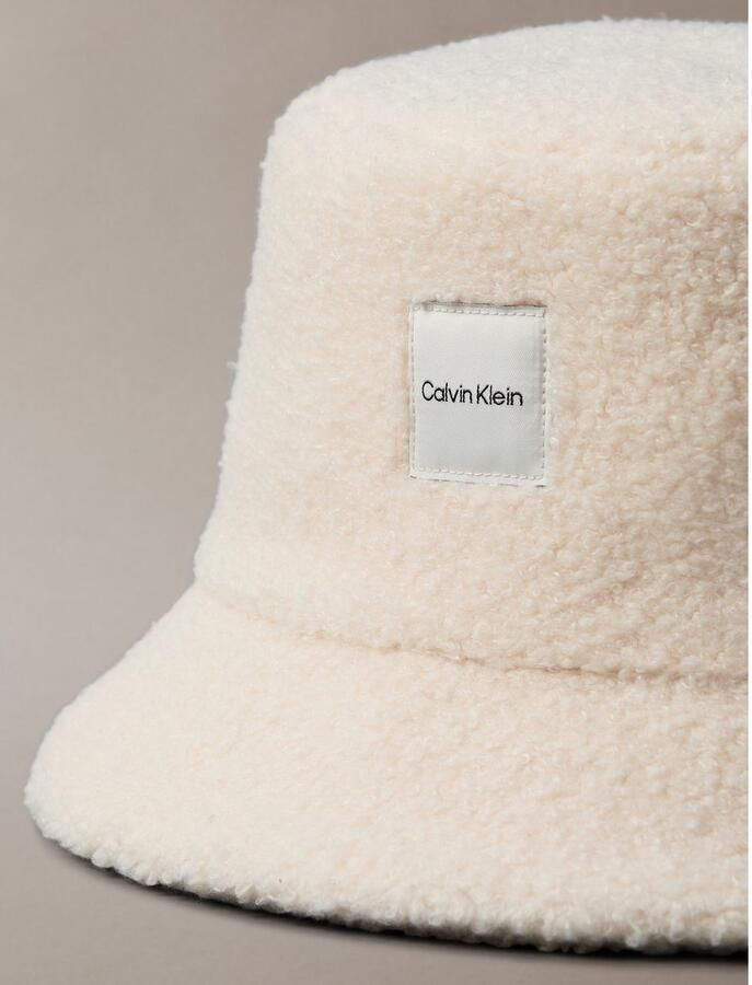Calvin Klein Vissershoed BOUCLE w PATCH BUCKET Perfect voor dagelijks gebruik