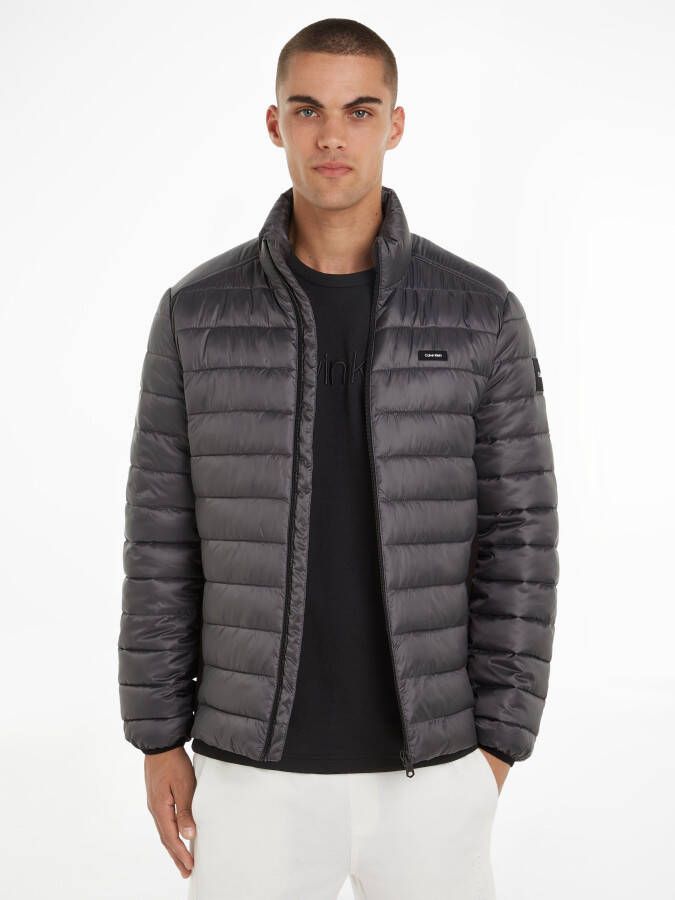 Calvin Klein Gewatteerde jas RECYCLED SIDE LOGO JACKET met merklabel