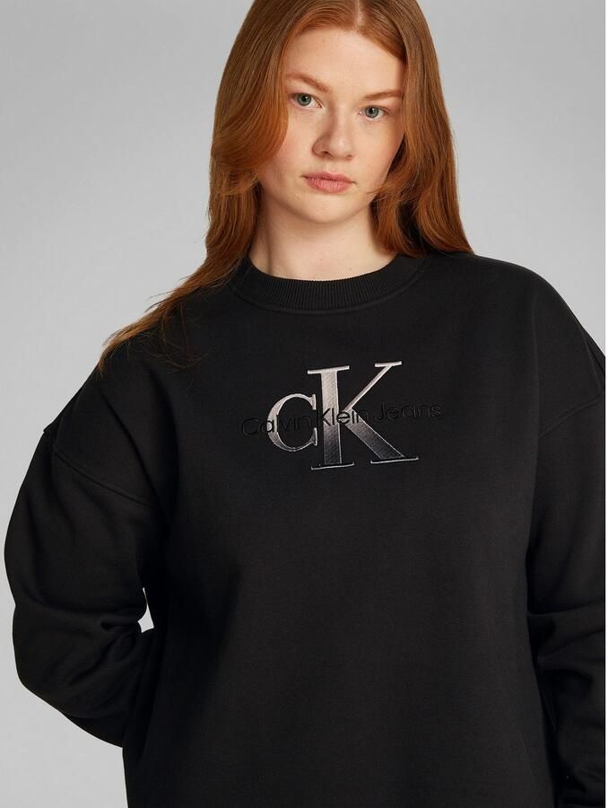 Calvin Klein Jeans Plus Sweatjurk PLUS EMBROIDERED MONOLOGO DRESS met logo borduursel in grote maten